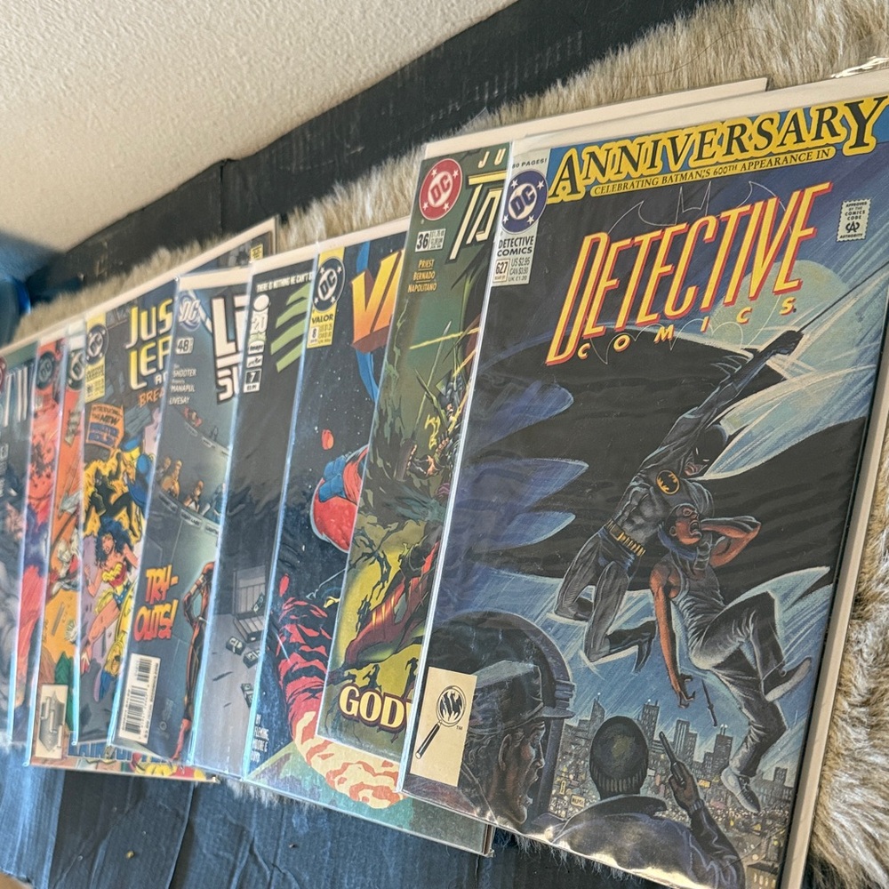 Bundle of 10 Detective Comics and Mixed DC Comic Lot - Batman Cover
